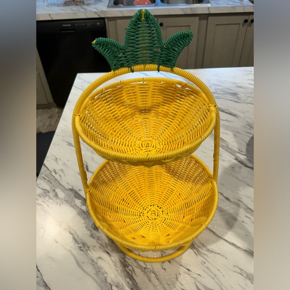 Wicker Pineapple Basket - Picture 3 of 4